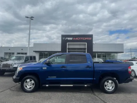 More photos of 2015 Toyota Tundra SR5 5.7L V8 CrewMax 4WD at RS Motors, IN