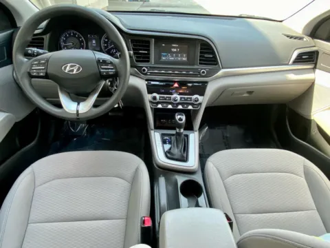 More photos of 2020 Hyundai Elantra SE 6M at RS Motors, IN