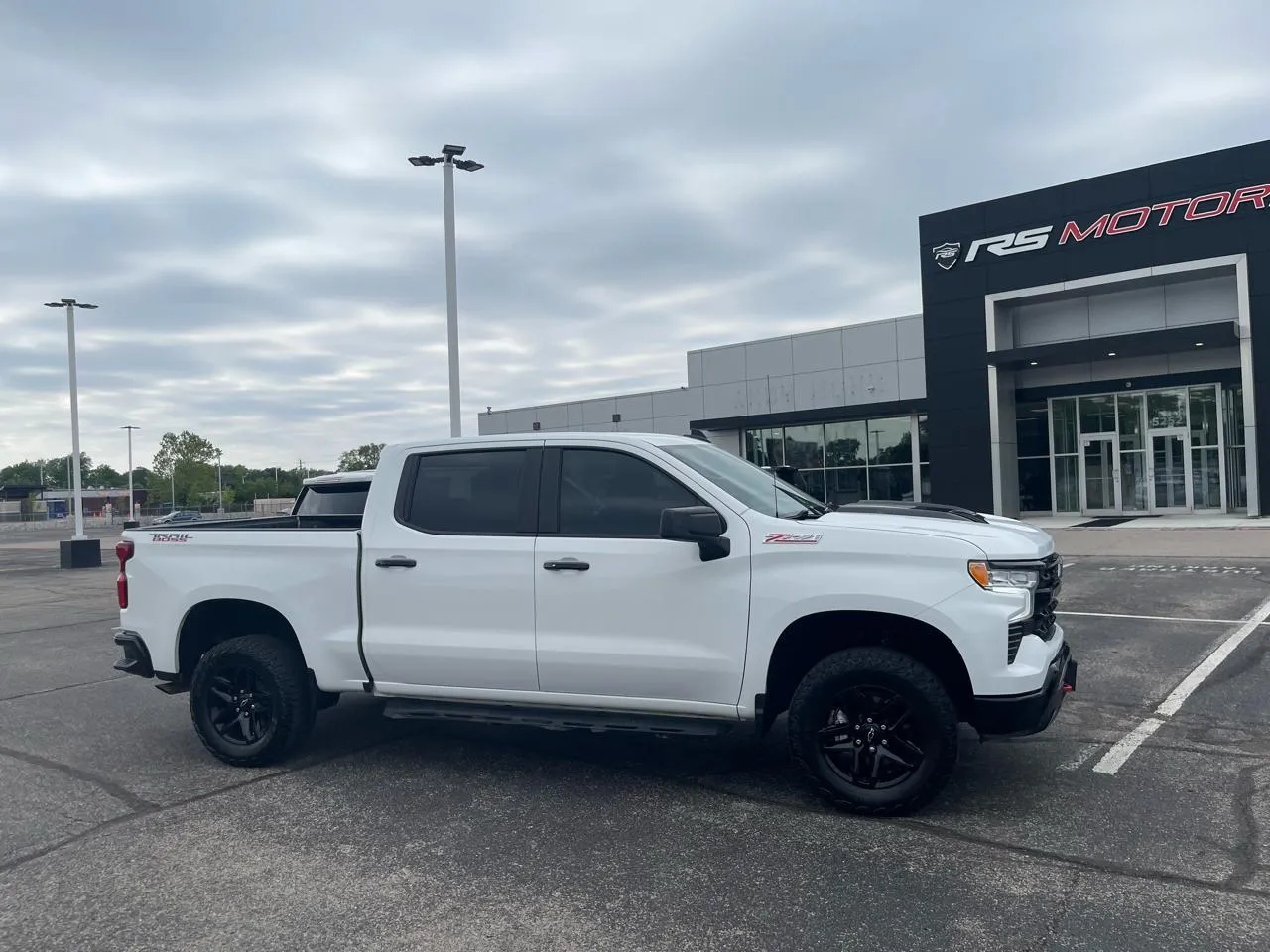 White 2023 Chevrolet Silverado 1500 High Country Crew Cab 4WD for sale in Indianapolis, IN