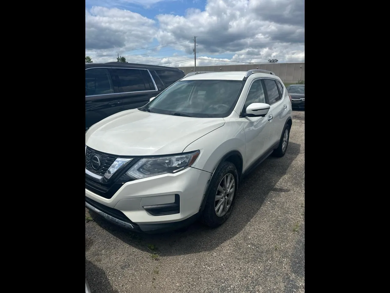 White 2018 Nissan Rogue SV AWD for sale in Indianapolis, IN
