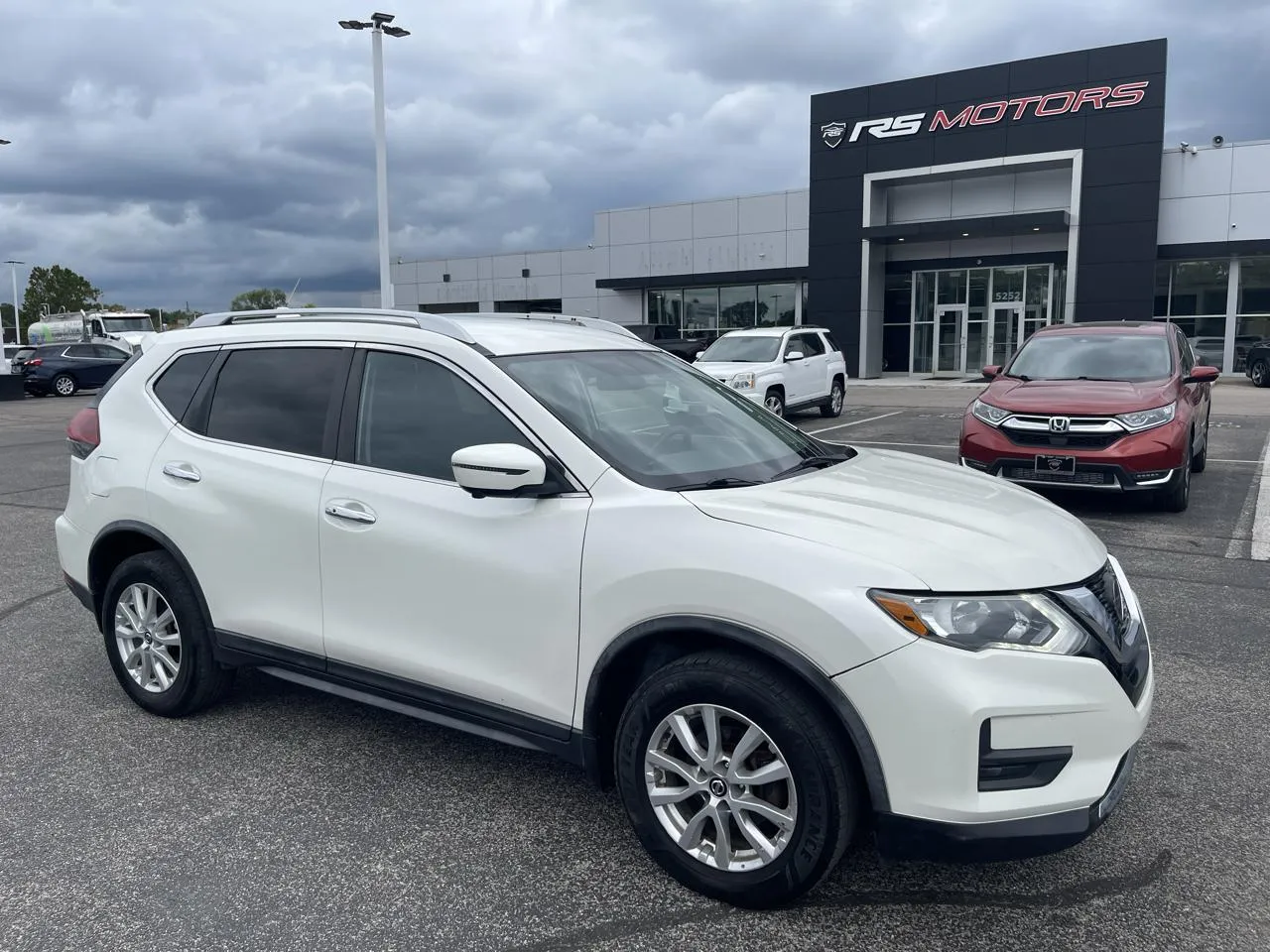 White 2018 Nissan Rogue SV AWD for sale in Indianapolis, IN
