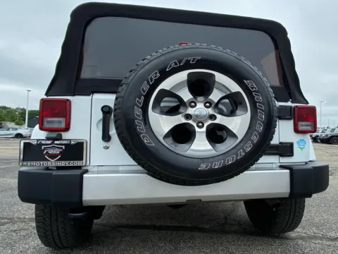 More photos of 2017 Jeep Wrangler Unlimited Sahara 4WD at RS Motors, IN