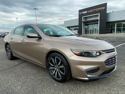 Beige 2018 Chevrolet Malibu LT for sale in Indianapolis, IN