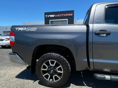 More photos of 2018 Toyota Tundra SR5 5.7L V8 CrewMax 4WD at RS Motors, IN