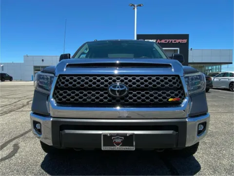More photos of 2018 Toyota Tundra SR5 5.7L V8 CrewMax 4WD at RS Motors, IN