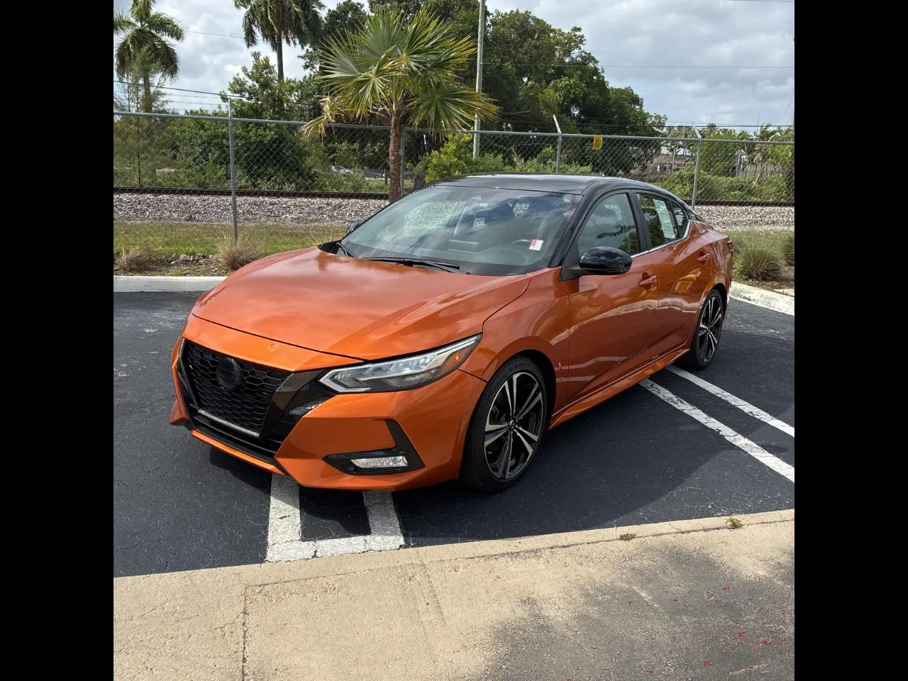 2022 Nissan Sentra SR CVT's photo
