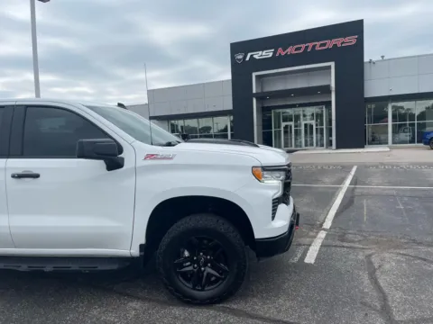 More photos of 2021 Chevrolet Silverado 1500 Custom Trail Boss Crew Cab Long Box 4WD at RS Motors, IN