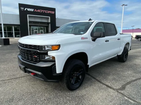More photos of 2021 Chevrolet Silverado 1500 Custom Trail Boss Crew Cab Long Box 4WD at RS Motors, IN