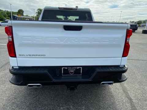 More photos of 2021 Chevrolet Silverado 1500 Custom Trail Boss Crew Cab Long Box 4WD at RS Motors, IN