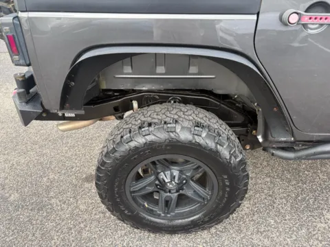 More photos of 2018 Jeep Wrangler JK Unlimited Sport 4WD at RS Motors, IN