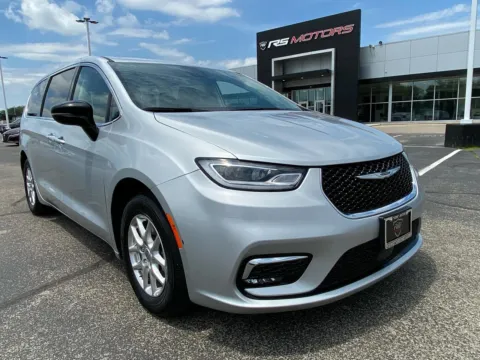 Silver 2024 Chrysler Pacifica Touring L for sale in Indianapolis, IN