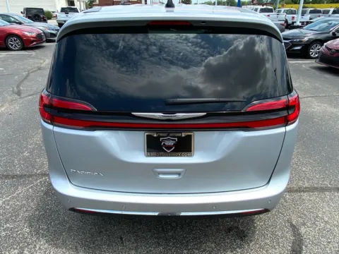 More photos of 2024 Chrysler Pacifica Touring L at RS Motors, IN