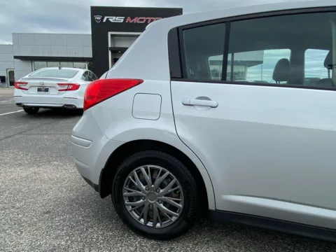 More photos of 2009 Nissan Versa 1.8 S Hatchback at RS Motors, IN