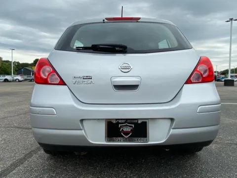 More photos of 2009 Nissan Versa 1.8 S Hatchback at RS Motors, IN