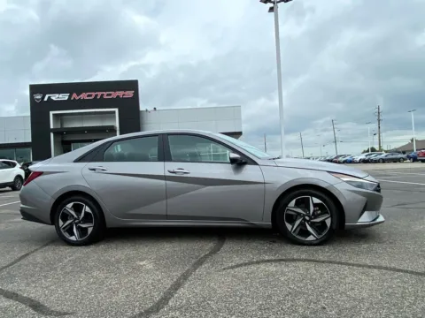 More photos of 2023 Hyundai Elantra SEL at RS Motors, IN