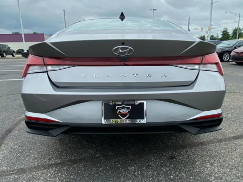 More photos of 2023 Hyundai Elantra SEL at RS Motors, IN