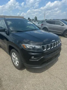 More photos of 2024 Jeep Compass Latitude at RS Motors, IN