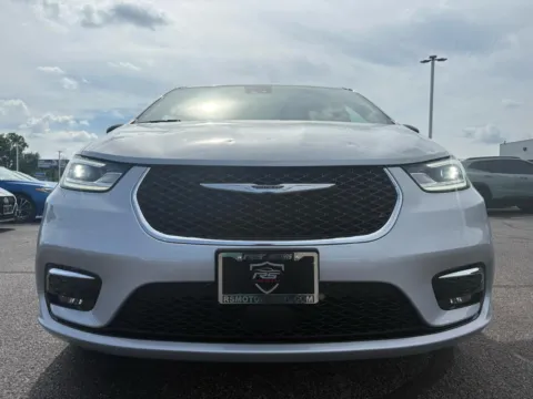 More photos of 2026 Chrysler Pacifica Select at RS Motors, IN