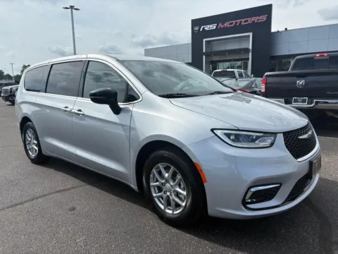 Silver 2026 Chrysler Pacifica Select for sale in Indianapolis, IN