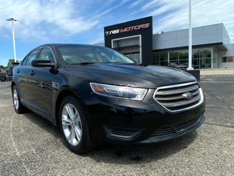 Black 2017 Ford Taurus SE FWD for sale in Indianapolis, IN