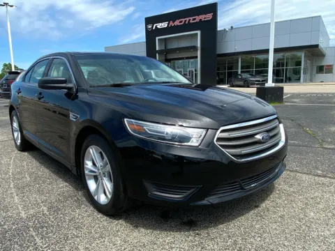 Photos of 2017 Ford Taurus SE FWD for sale in Indianapolis, IN at RS Motors