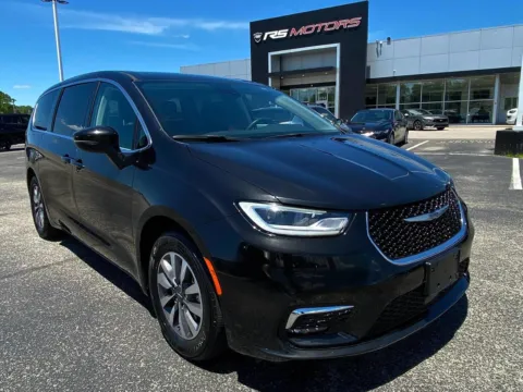 Photos of 2023 Chrysler Pacifica Hybrid Touring L for sale in Indianapolis, IN at RS Motors