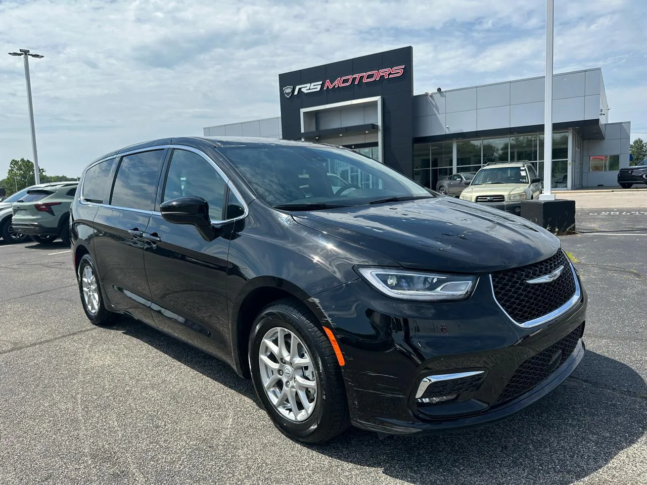 Black 2026 Chrysler Pacifica Select for sale in Indianapolis, IN
