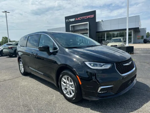 Photos of 2026 Chrysler Pacifica Select for sale in Indianapolis, IN at RS Motors