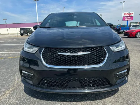 More photos of 2026 Chrysler Pacifica Select at RS Motors, IN