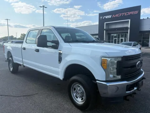 Photos of 2017 Ford F-250 SD XL Crew Cab 4WD for sale in Indianapolis, IN at RS Motors