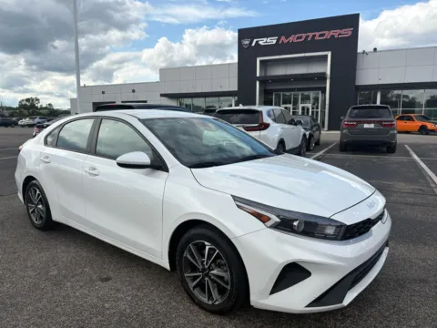 White 2023 Kia Forte LXS for sale in Indianapolis, IN