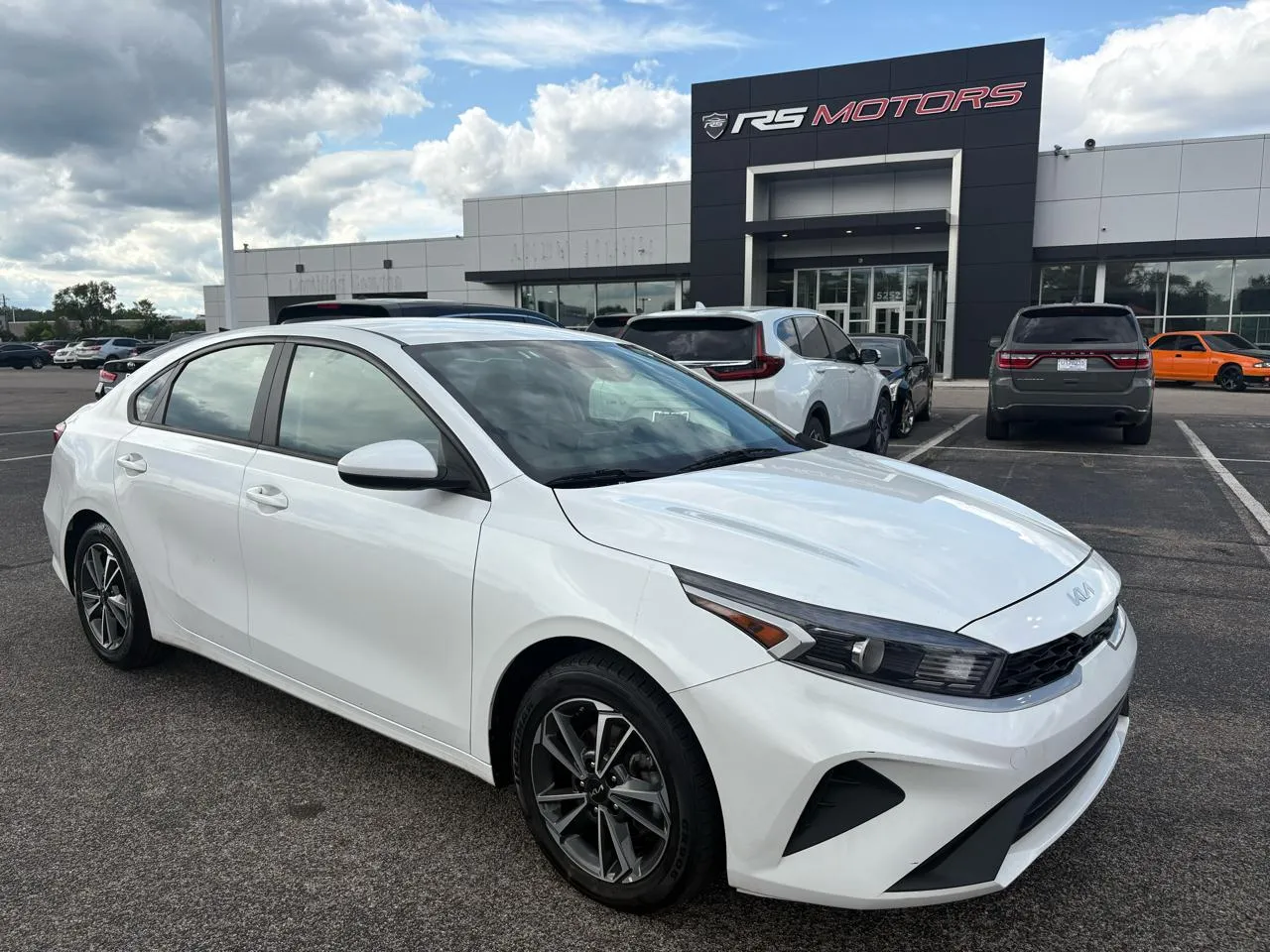 White 2023 Kia Forte LXS for sale in Indianapolis, IN