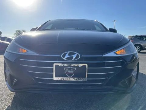 More photos of 2020 Hyundai Elantra Limited at RS Motors, IN