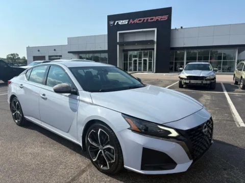 Photos of 2023 Nissan Altima 2.5 SR for sale in Indianapolis, IN at RS Motors