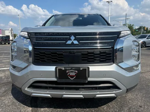 More photos of 2024 Mitsubishi Outlander SE 2WD at RS Motors, IN