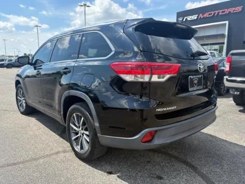 Another view of 2019 Toyota Highlander XLE FWD V6 for sale in Indianapolis, IN at RS Motors