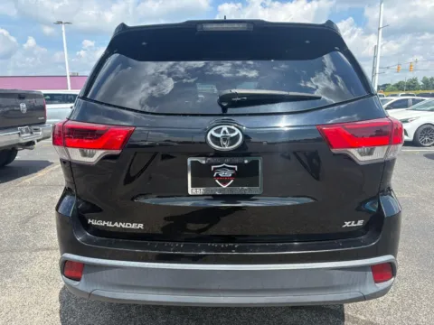 More photos of 2019 Toyota Highlander XLE FWD V6 at RS Motors, IN