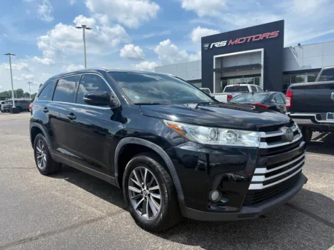 Photos of 2019 Toyota Highlander XLE FWD V6 for sale in Indianapolis, IN at RS Motors
