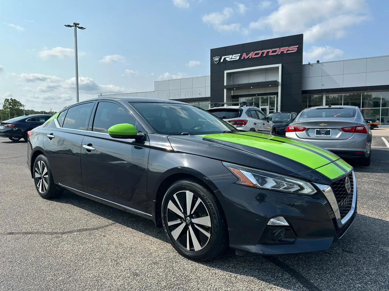 Blue 2019 Nissan Altima 2.5 SV for sale in Indianapolis, IN