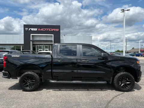 More photos of 2021 Chevrolet Silverado 1500 Custom Trail Boss Crew Cab Long Box 4WD at RS Motors, IN