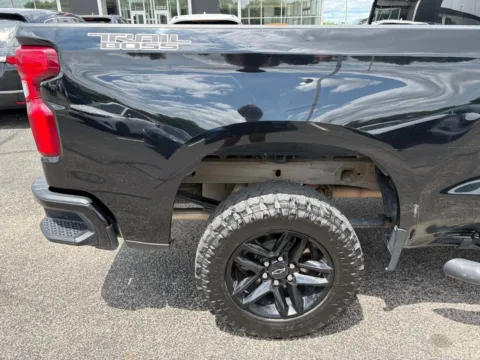 More photos of 2021 Chevrolet Silverado 1500 Custom Trail Boss Crew Cab Long Box 4WD at RS Motors, IN