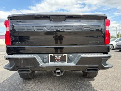 More photos of 2021 Chevrolet Silverado 1500 Custom Trail Boss Crew Cab Long Box 4WD at RS Motors, IN