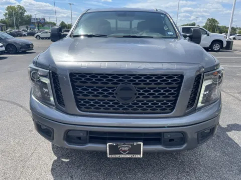 More photos of 2019 Nissan Titan SL Crew Cab 2WD at RS Motors, IN