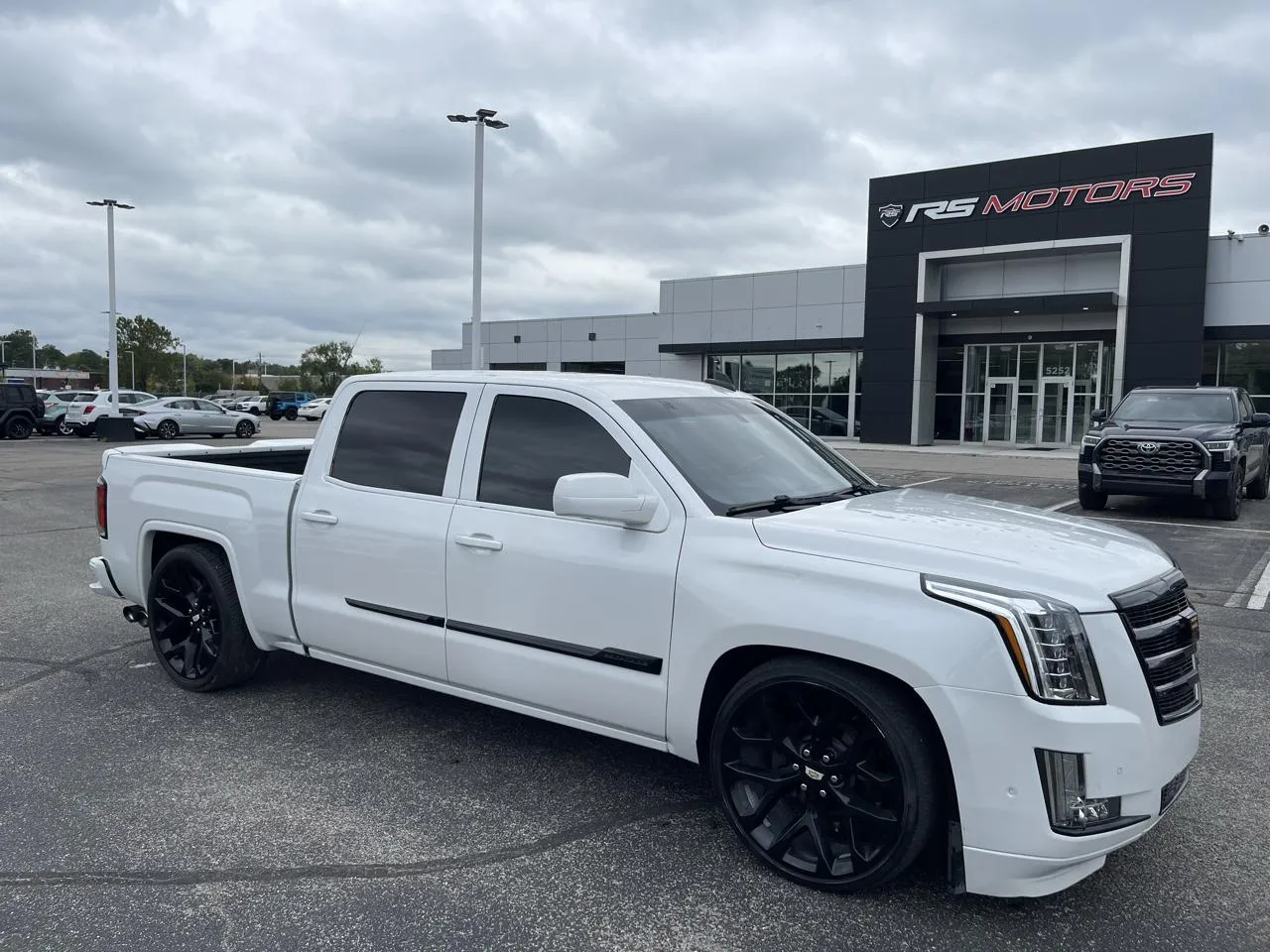White 2018 GMC Sierra 1500 SLT Crew Cab Short Box 2WD for sale in Indianapolis, IN