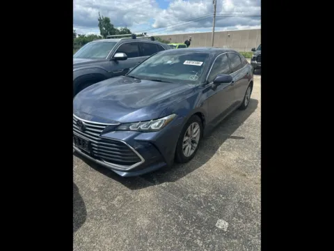 Beige 2019 Toyota Avalon XLE for sale in Indianapolis, IN