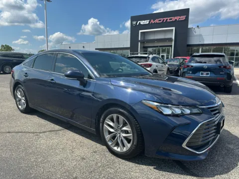 Beige 2019 Toyota Avalon XLE for sale in Indianapolis, IN