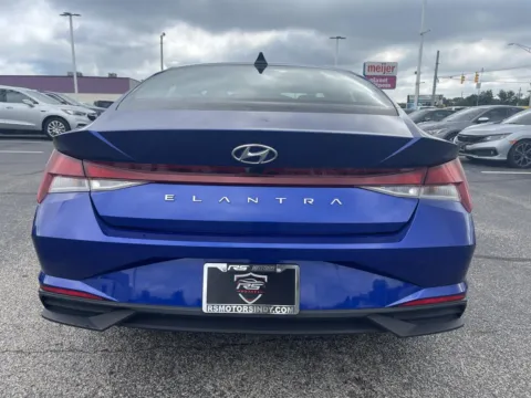 More photos of 2023 Hyundai Elantra SEL at RS Motors, IN