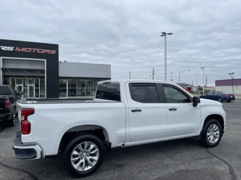 More photos of 2021 Chevrolet Silverado 1500 Custom Crew Cab Long Box 4WD at RS Motors, IN