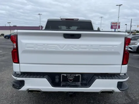 More photos of 2021 Chevrolet Silverado 1500 Custom Crew Cab Long Box 4WD at RS Motors, IN