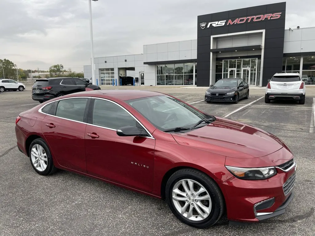 Red 2018 Chevrolet Malibu LT for sale in Indianapolis, IN